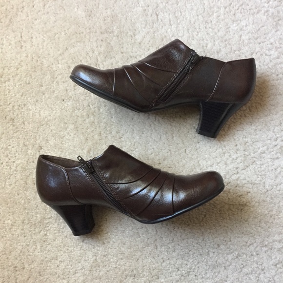 Aerosoles A2 Heelrest Brown Booties - Picture 3 of 8